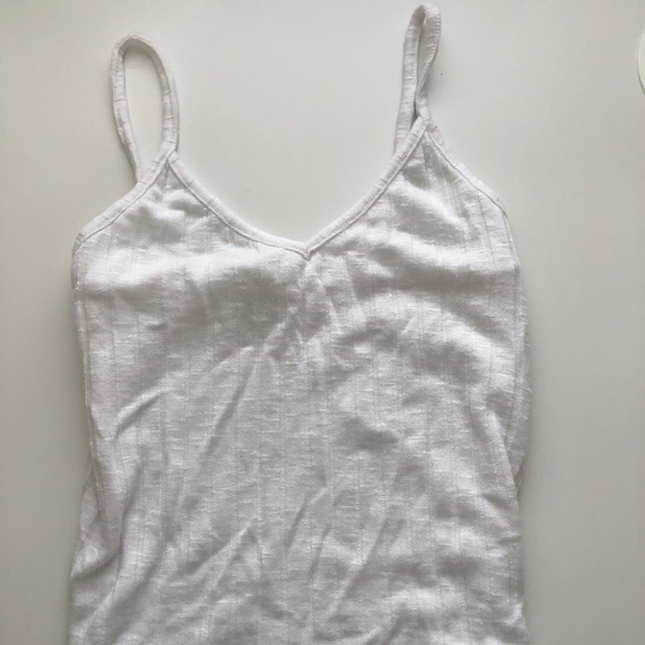 UP M Cropped White Tank - Picture 1 of 3